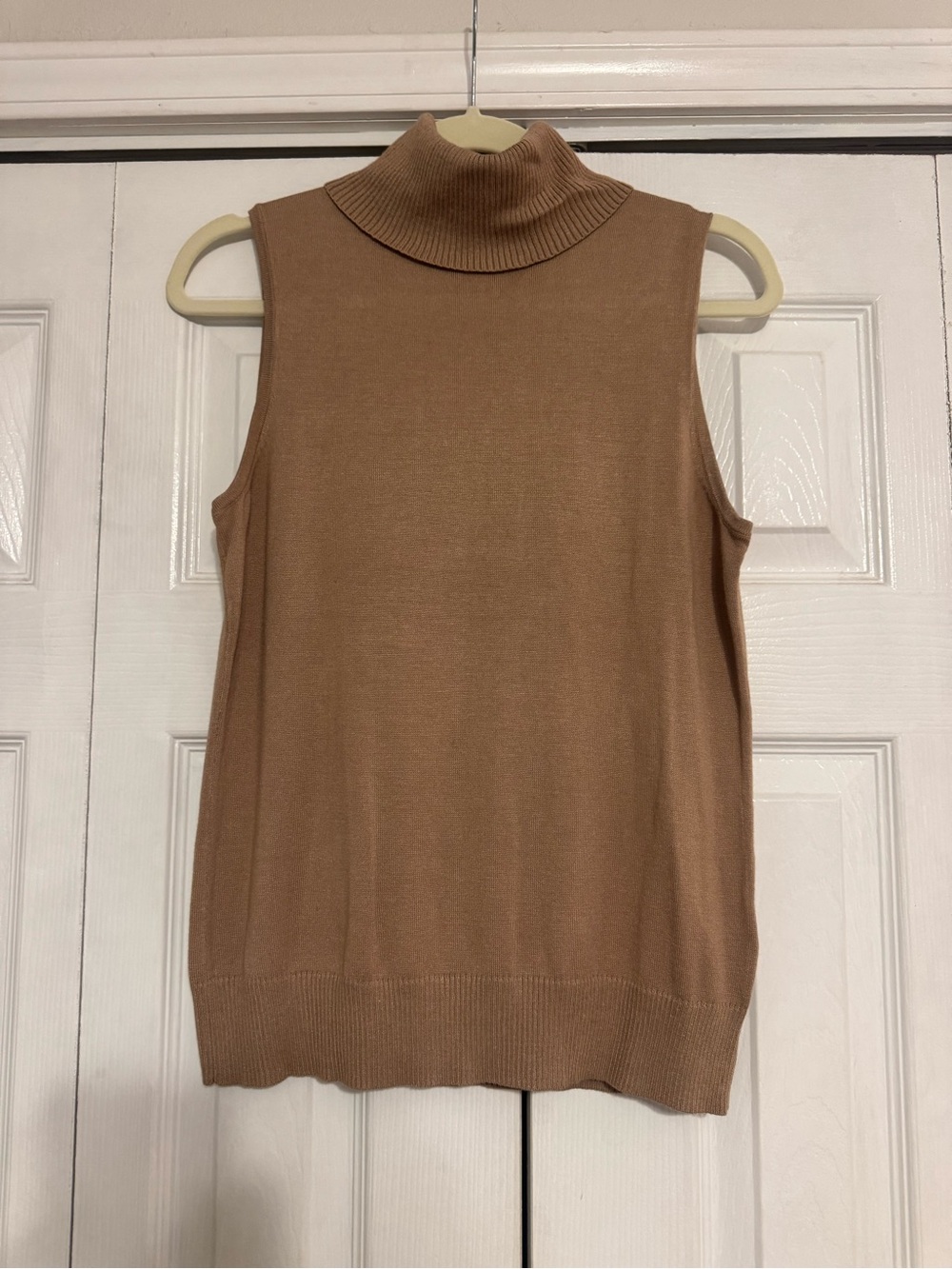 Turtleneck sweater tank